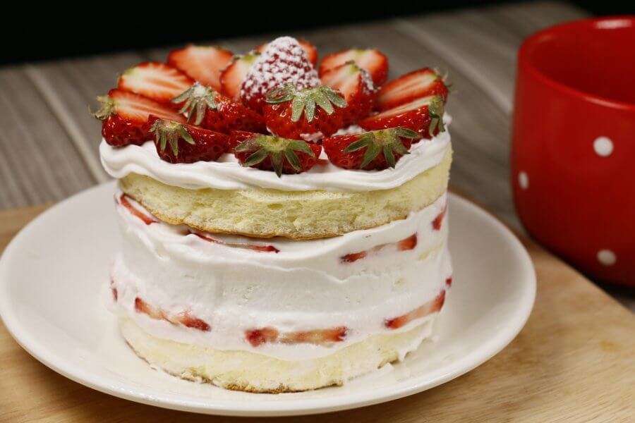 how to make a strawberry lemon layer cake