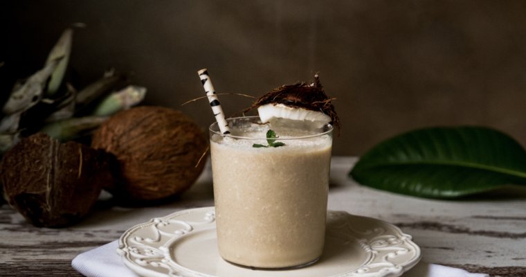 Healthy Coconut and Chocolate Breakfast Smoothie