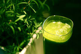 detox juicing recipe with greens and pineapple