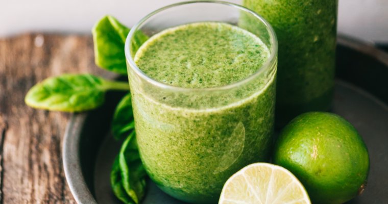 Glowing Green Smoothie to Help Clear Acne