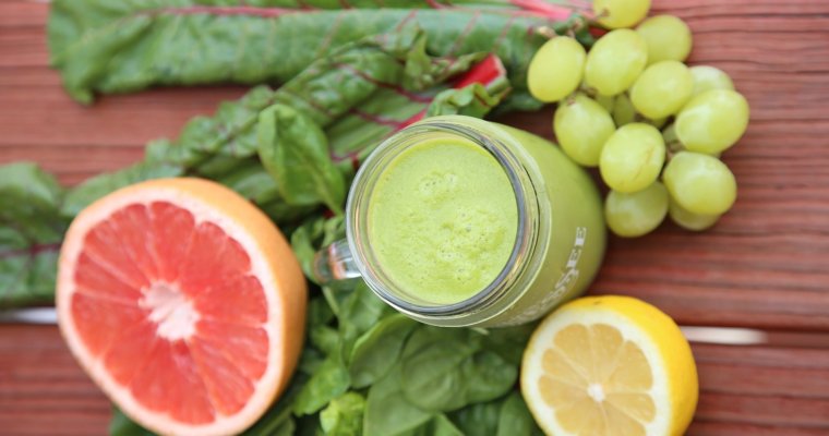 DETOX WITH A HEALING SPINACH AND GRAPEFRUIT SMOOTHIE