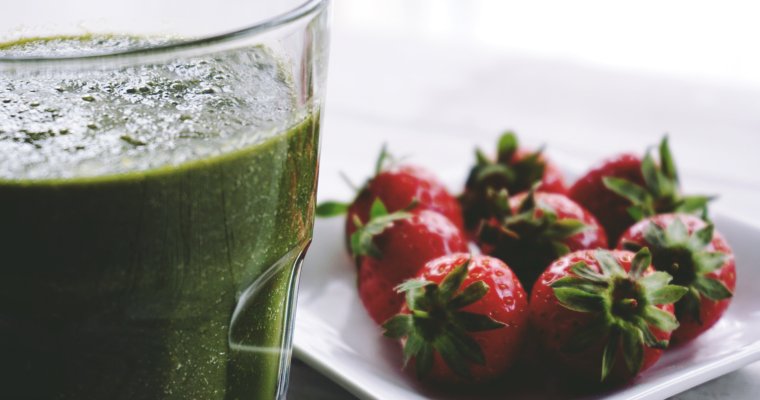 DETOX JUICING RECIPE – KALE AND STRAWBERRIES