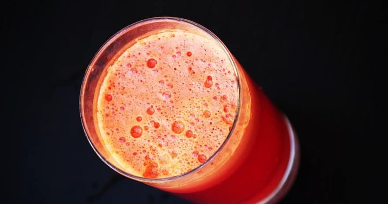Banana, Carrot and Pineapple Smoothie to Clear Acne
