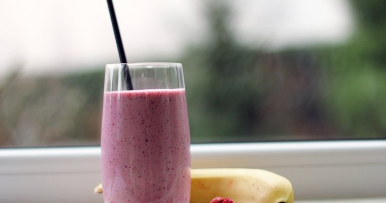 BERRIES AND BANANA SMOOTHIE FOR CONSTIPATION RELIEF
