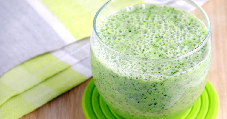 Acne Clearing Avocado and Kale Smoothie