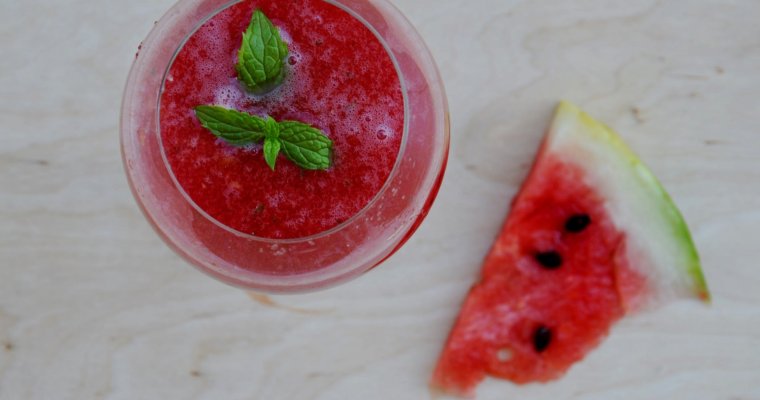 WATERMELON AND GRAPE SMOOTHIE TO EASE CONSTIPATION