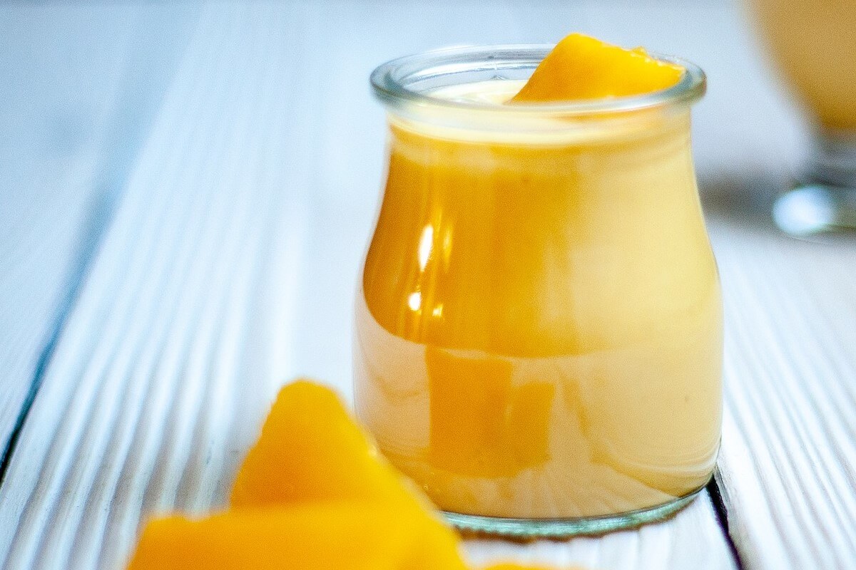 anti-inflammatory smoothie with mango and pineapple