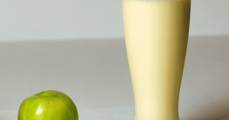 Apple, Almond Milk and Barley Smoothie for Constipation