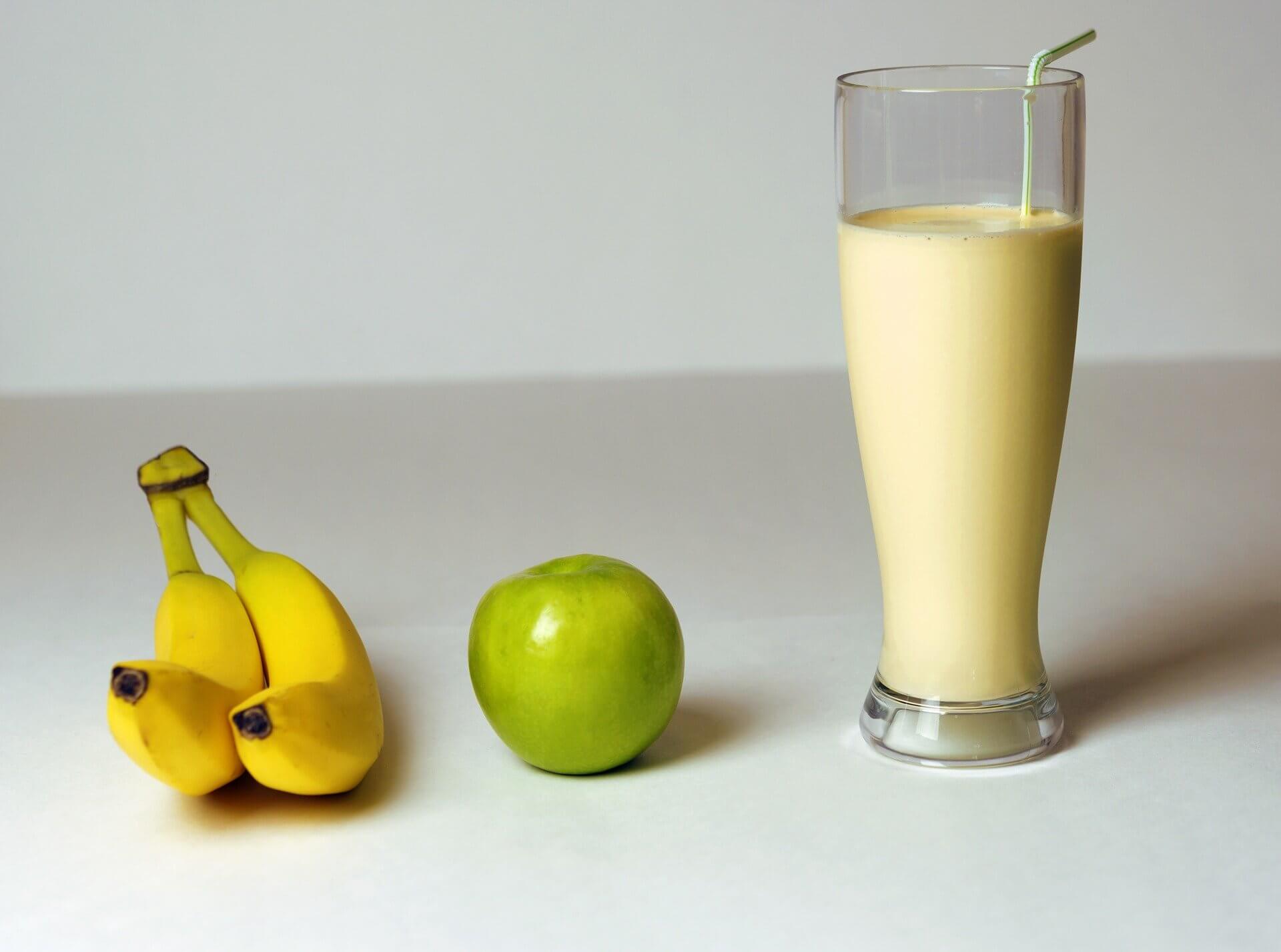 banana apple oats smoothie for acne control
