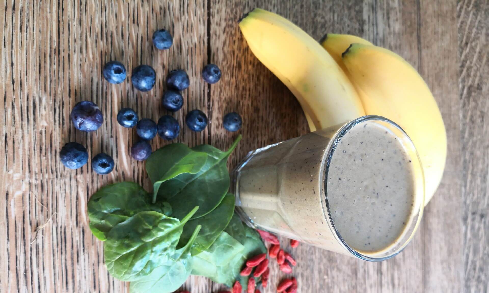 protein smoothie with blueberries