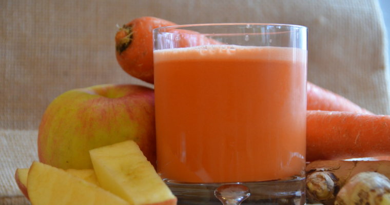 Carrot, Apple and Coconut Smoothie for Clear Skin