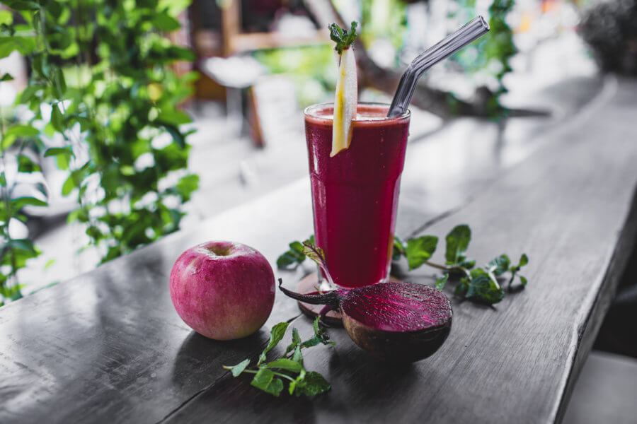 beets greens and spirulina smoothie for acne