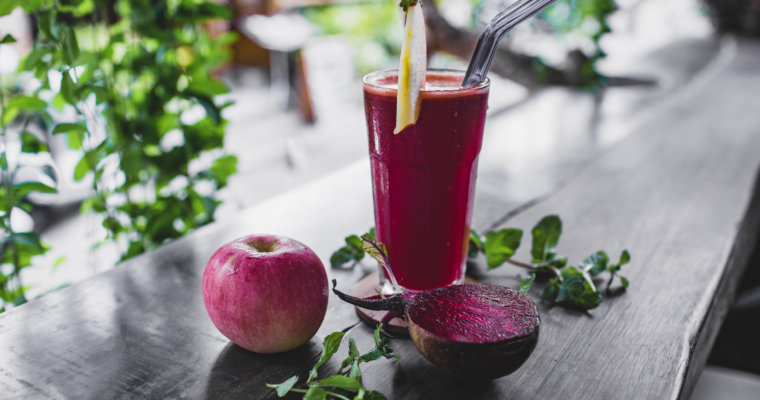 BEETS, GREENS AND SPIRULINA SMOOTHIE FOR ACNE CONTROL