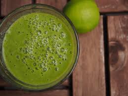 healthy breakfast kale and banana smoothie