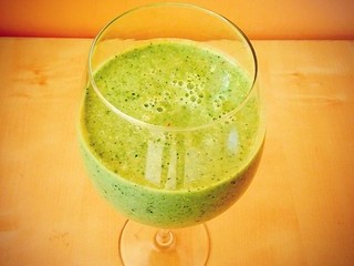 kale pineapple smoothie for acne