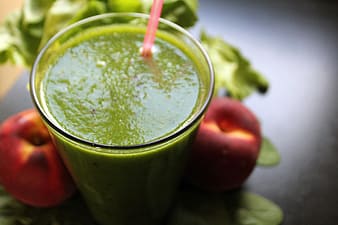 peaches and greens breakfast smoothie