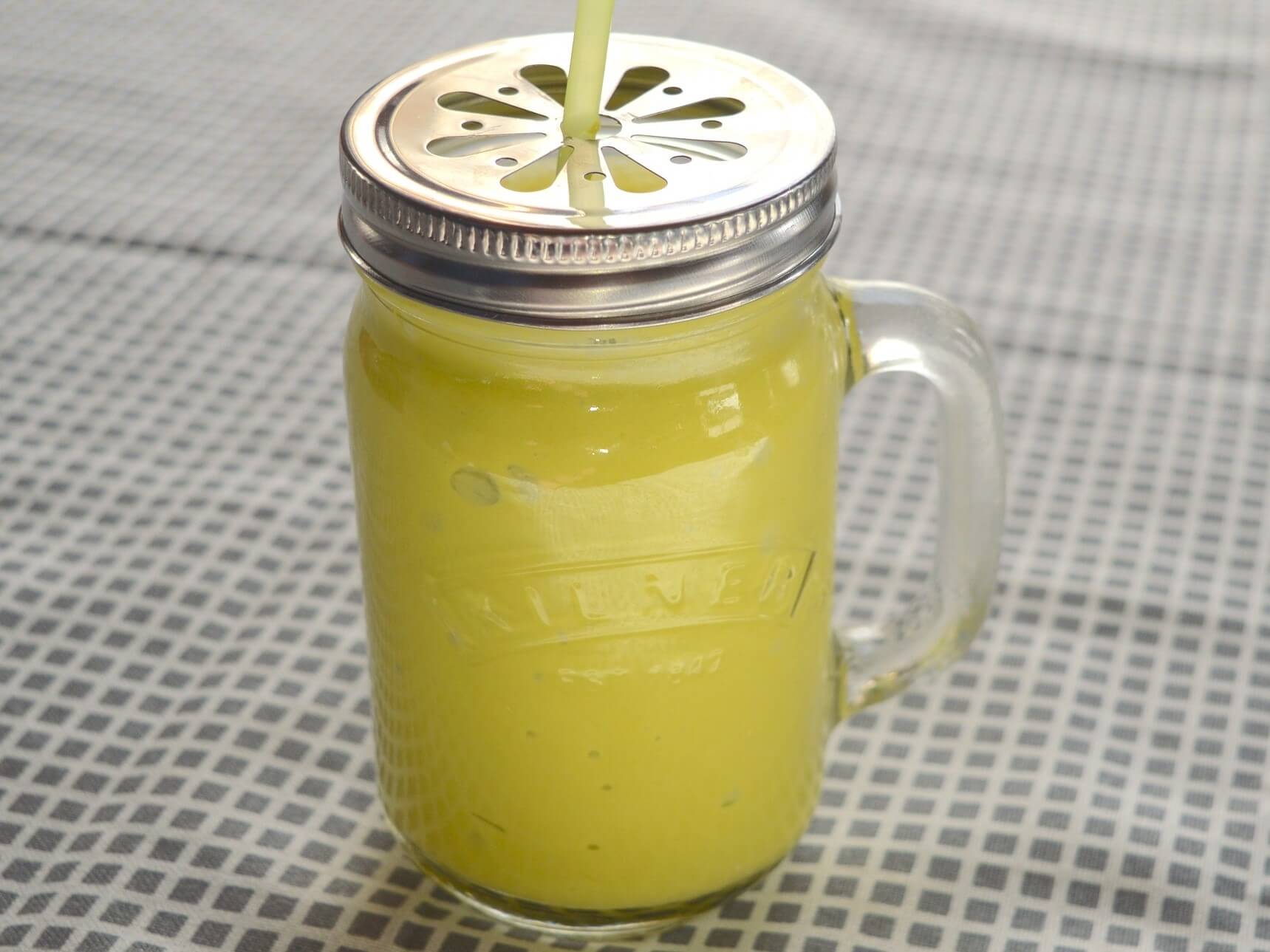 lettuce pear apple smoothie for acne
