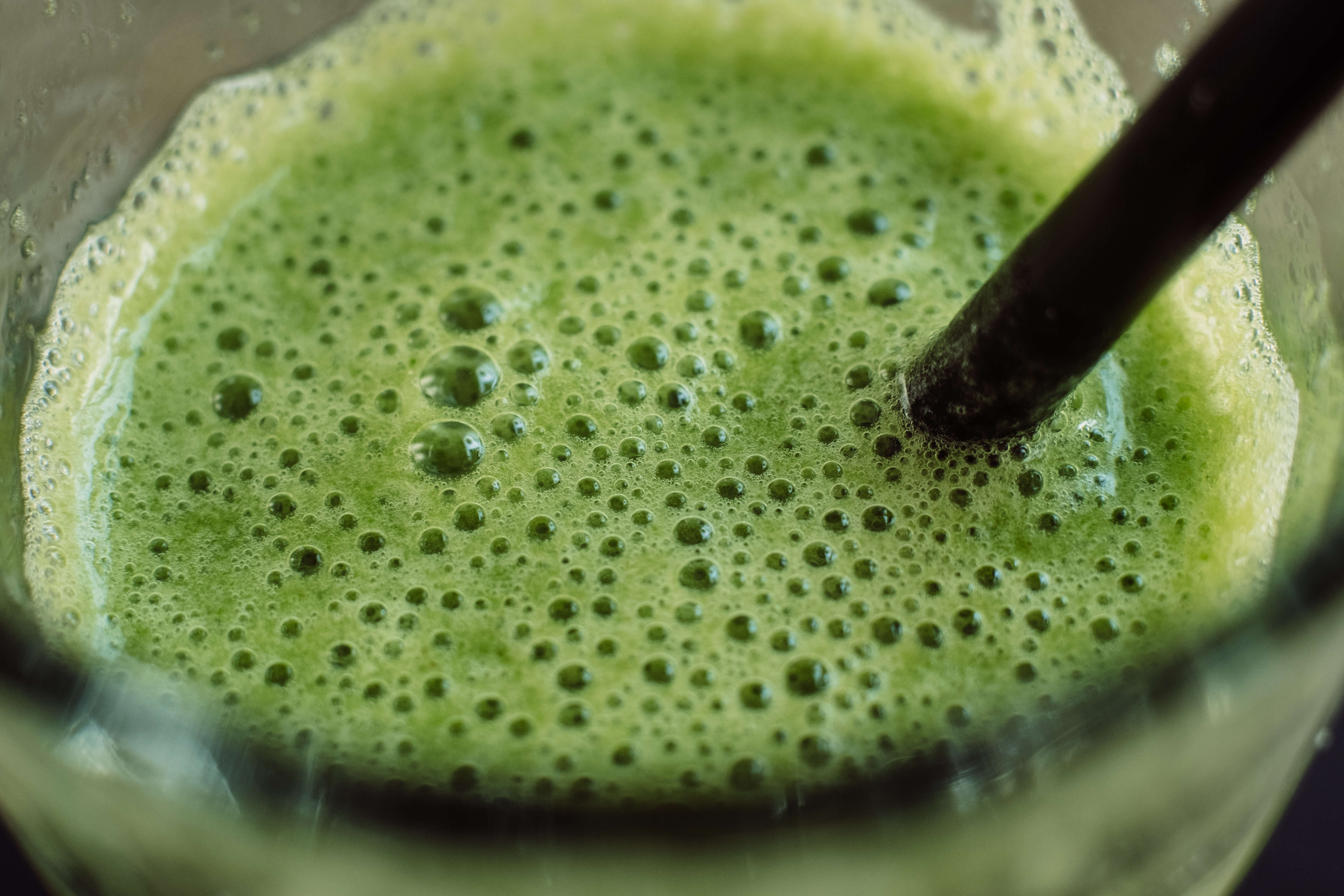 beauty smoothie with spinach and avocado for acne