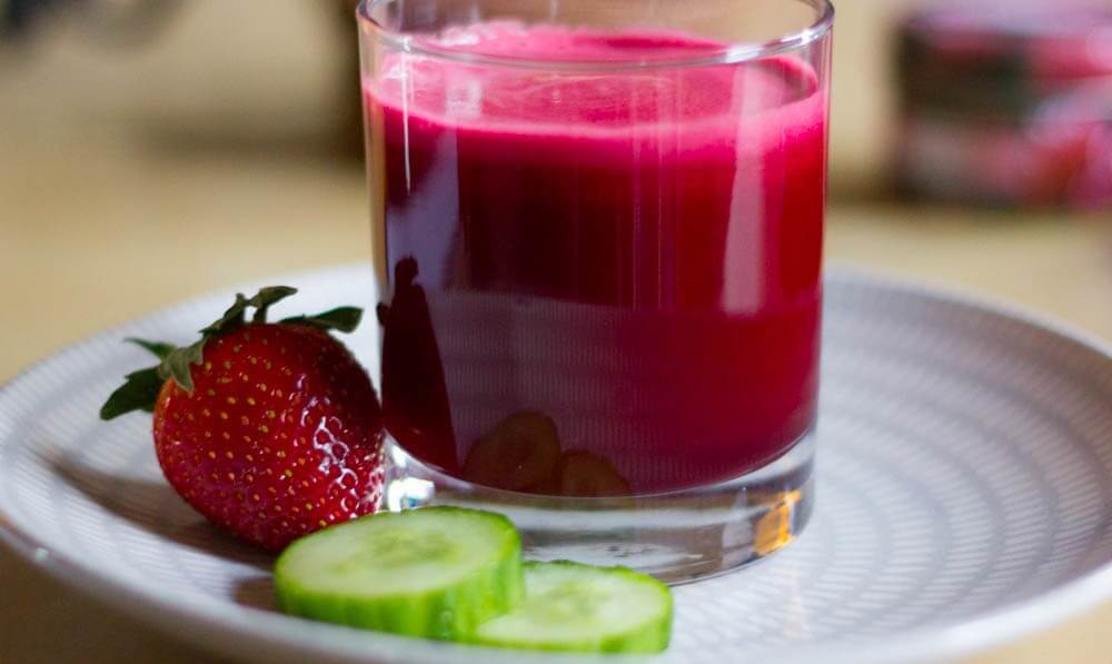 weight loss smoothie with beets and strawberries