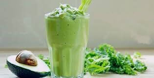 kale and avocado smoothie for acne