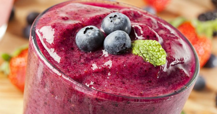 Tart Berry Smoothie for Acne Control