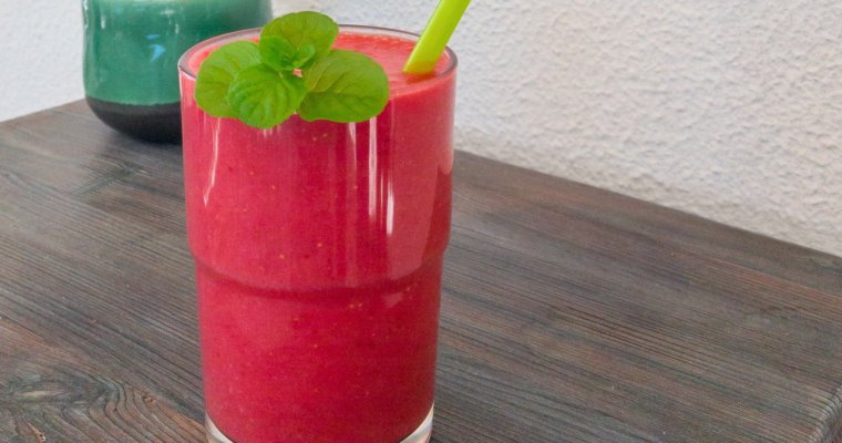 Watermelon Peach Smoothie to Ease Constipation