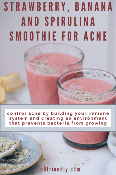 control acne with a strawberry, banana and spirulina smoothie