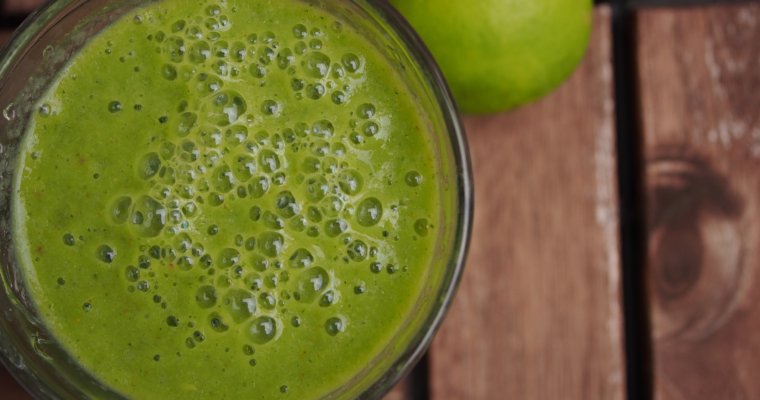 Healthy Breakfast Smoothie with Kale and Banana