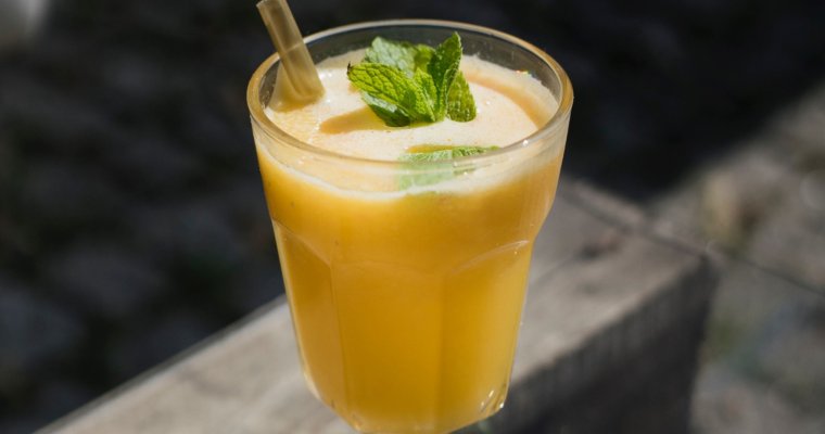 Banana and Turmeric Energy Smoothie