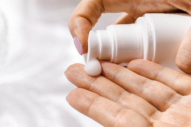 How to Prevent and Treat Dry, Chapped Winter Hands