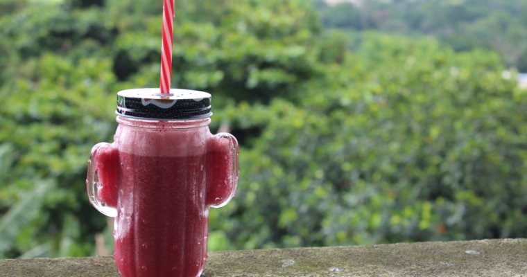 Detox Smoothie with Beets and Pineapple