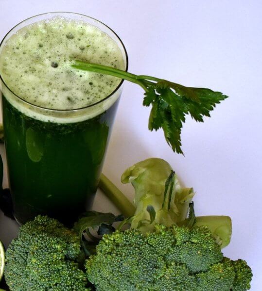 broccoli and kale detox juice recipe