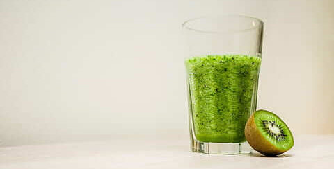 Kiwi and Spinach Breakfast Smoothie