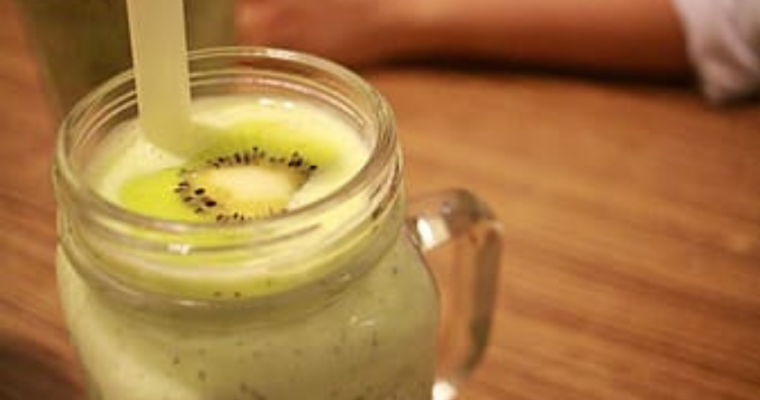 Pineapple, Kiwi and Avocado Energy Smoothie