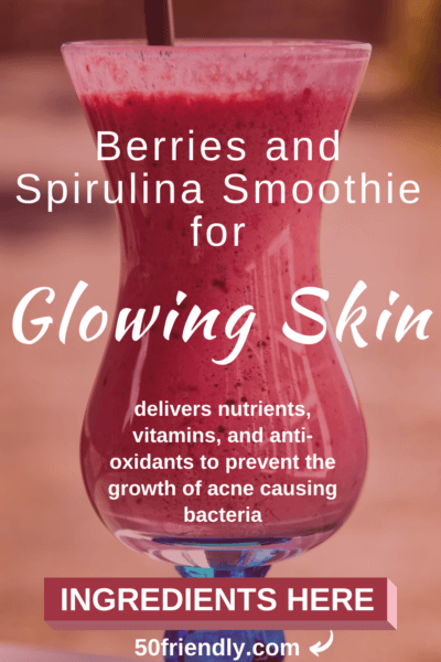 berries and spirulina smoothie for glowing skin