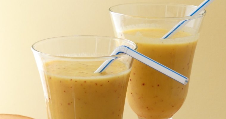 Constipation Smoothie with Mango and Coconut