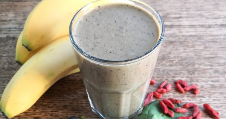 Goji Berry Banana Breakfast Smoothie