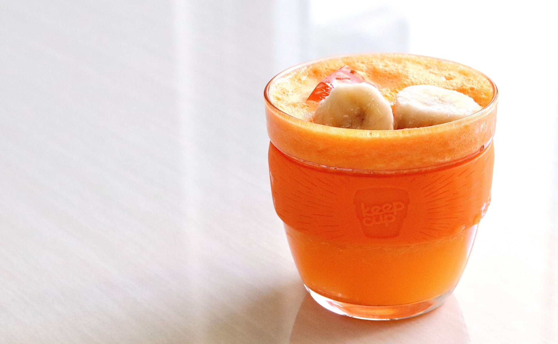 detoxifying apple carrot smoothie