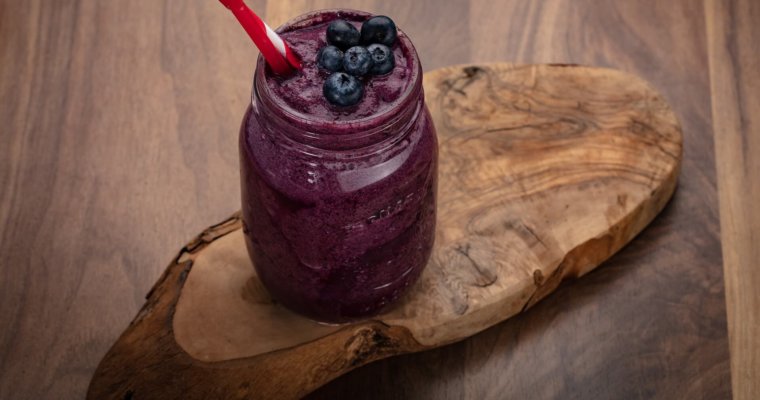 Weight Loss Smoothie with Blueberries and Protein
