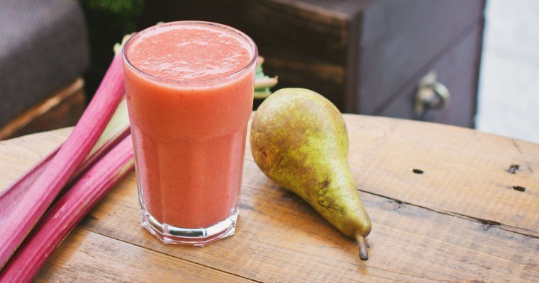 Detox With a Rhubarb Pear Smoothie