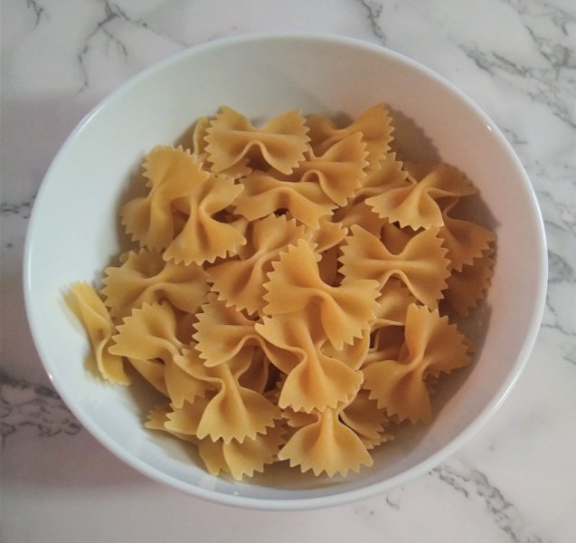 farfalle with chicken and veggies