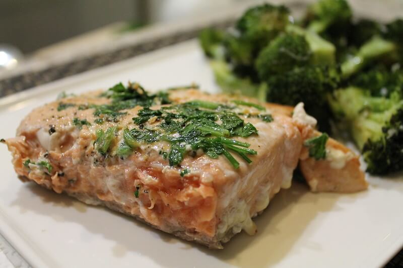 salmon piccata with broccoli