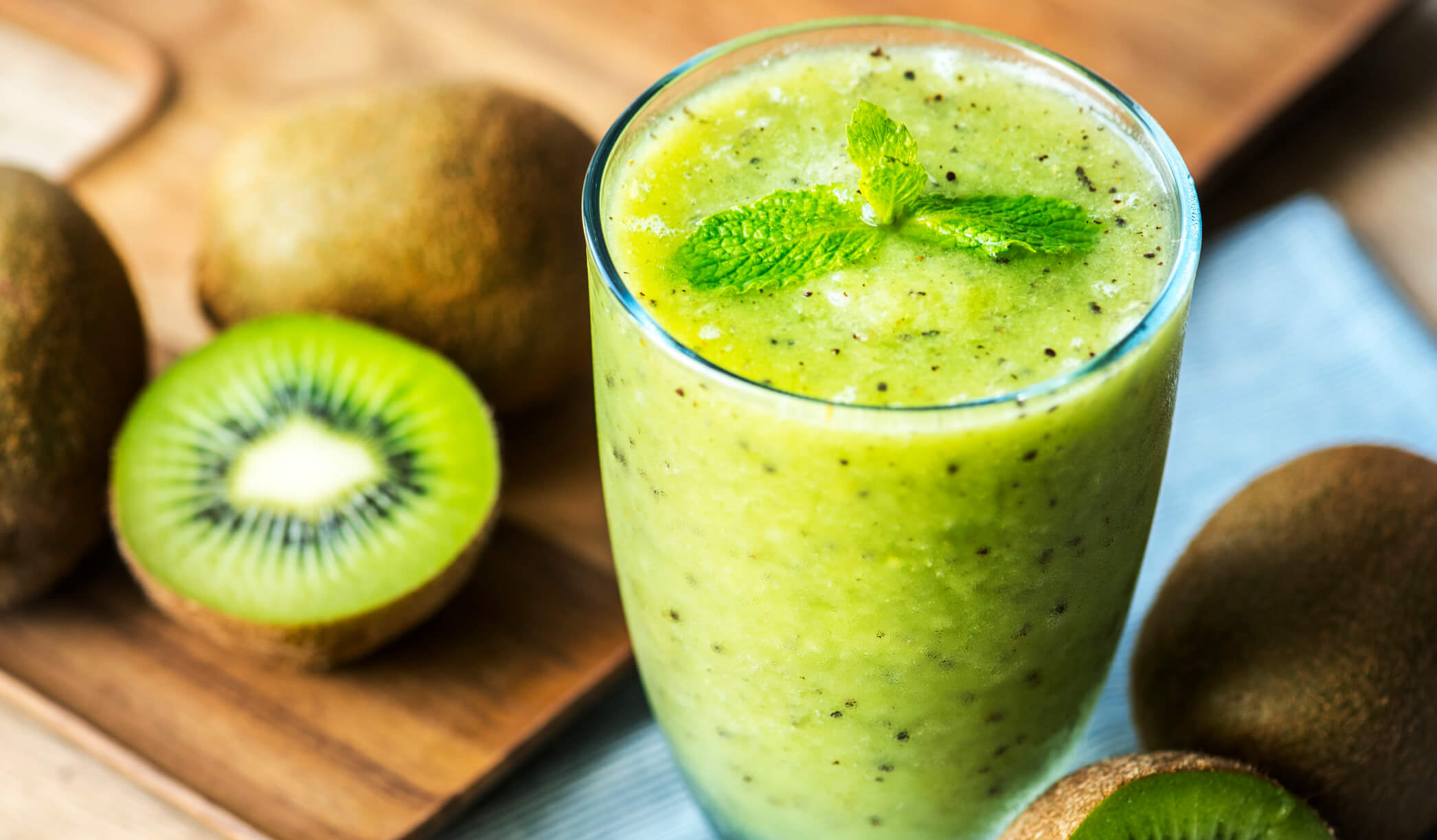 kiwi mint breakfast smoothie