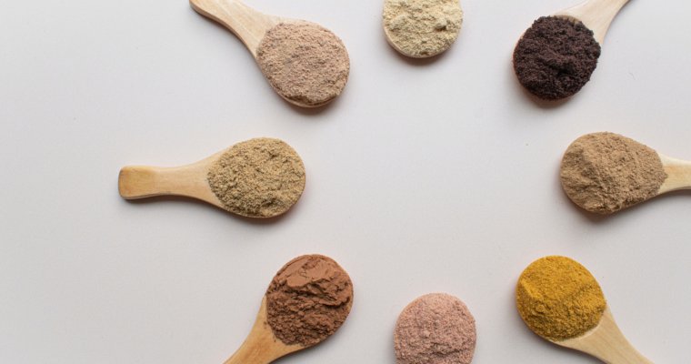 8 Supplements to Supercharge Your Smoothies