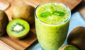kiwi and mint healthy green breakfast smoothie - 50friendly.com