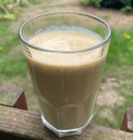 pineapple peach breakfast smoothie - 50friendly.com