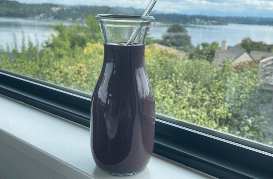 mixed berry breakfast smoothie